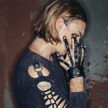 Load image into Gallery viewer, GE002 Devil fashion ghost claw rivets leather punk glove for men