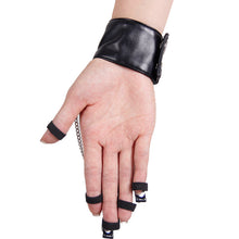 Load image into Gallery viewer, GE001 Devil fashion Ghost claw metal skull leather women glove with chains