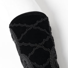 Load image into Gallery viewer, GE043 Hand-cranked floral gothic wristband
